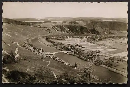 Piesport, Mosel, Blick zum Ort - 422588