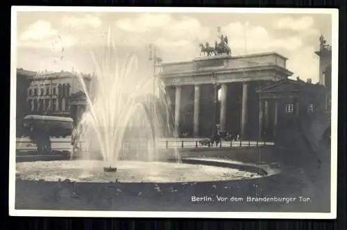 Berlin, Vor dem Brandenburger Tor, Springbrunnen - 416202