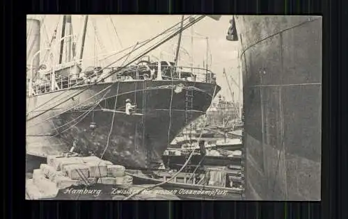 Hamburg, zwischen den grossen Oceandampfern - 416470