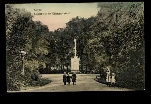 Surau, Kaiserplatz mit Denkmal, Kinder - 419884