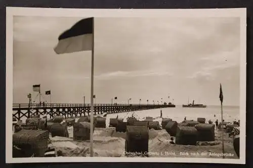 Ostseebad Grömitz, Strand, Blick zur Anlegebrücke - 425444