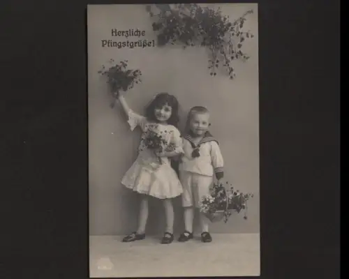 Herzliche Pfingstgrüße, Kinder mit Blumensträuße - 400734