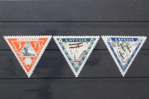Lettland, MiNr. 225-227 A, Falz - 216598