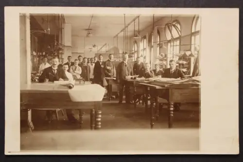 Büroleben 1917, Mitarbeiter, Tische und viel Papier - 421422