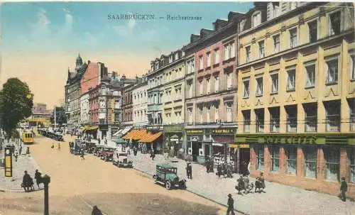 AK Saarbrücken, Reichsstraße mit Passanten