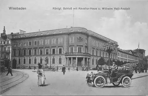 AK - Wiesbaden Königl. Schloß mit Kavalier-Haus u. Wilhelm Heil-Anstalt