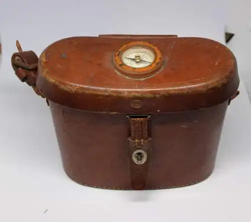 Original Lederbehälter Wehrsport Fernglas mit Kompass im Deckel