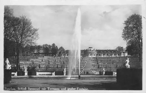 AK - Potsdam Schloß Sanssouci mit Terrassen und großer Fontaine