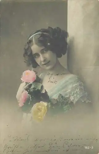 AK - Portrait einer jungen Frau mit Blumen versandt 1915