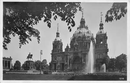 AK - Berlin Dom mit Fontaine versandt 1938