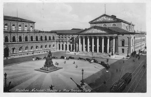 AK - München National Theater und Max Josephs Platz versandt