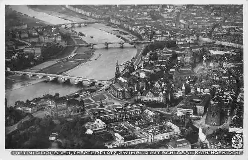 AK - Luftbild Dresden Theaterplatz Zwinger mit Schloss u. Kirche versandt 1930