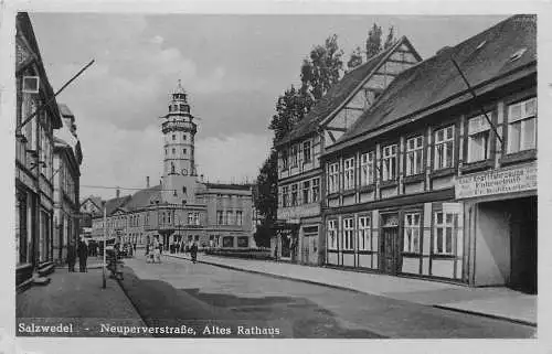 AK - Salzwedel Neuperverstraße Altes Rathaus versandt 1955