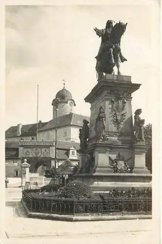 AK - Bad Podiebrad Denkmal am Marktplatz