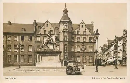 AK Düsseldorf Rathaus und Jan Wellem Denkmal