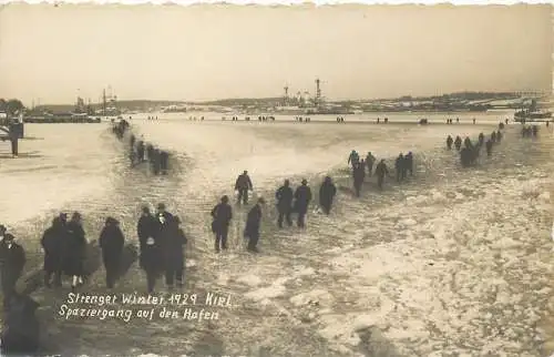 AK - Strenger Winter 1929 Kiel Spaziergang auf den Hafen