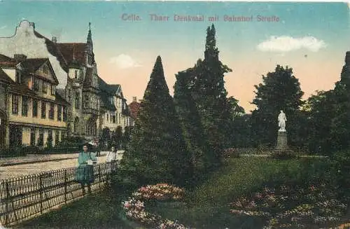 Ansichtskarte Celle Thaer Denkmal mit Bahnhof Straße versandt 1918
