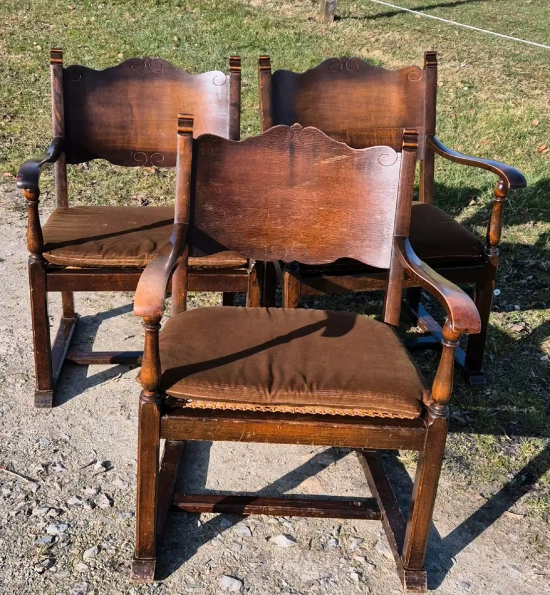 VINTAGE * Holzstühle mit Armlehne, gewebte Sitzfläche 0