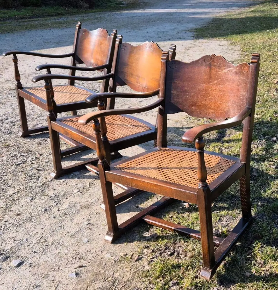 VINTAGE * Holzstühle mit Armlehne, gewebte Sitzfläche 1