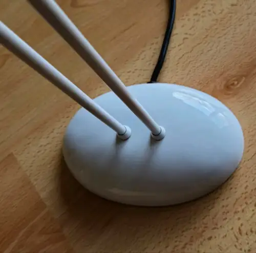 Vintage - ovale Tischlampe, Metall, weiß, Hallogenleuchtmittel