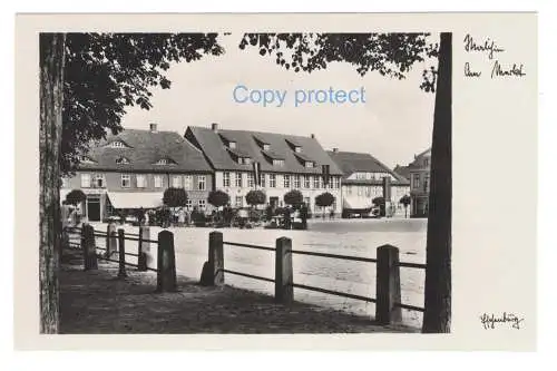 [Echtfotokarte schwarz/weiß] Malchin   Am Markt                       Signatur : Eschenburg. 