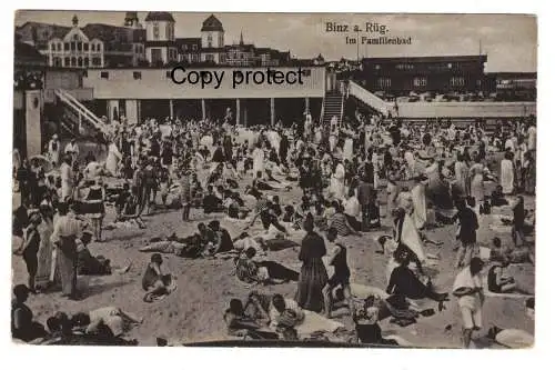 [Echtfotokarte schwarz/weiß] Binz a. Rügen  Im Familienbad. 