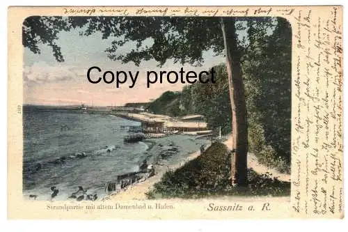 [Ansichtskarte] Strandpartie mit altem Damenbad u. Hafen  Sassnitz  a. R. 