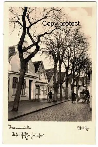 [Echtfotokarte schwarz/weiß] Warnemünde  Alte Fischerhäuser  1934  Signatur : Eschenburg. 