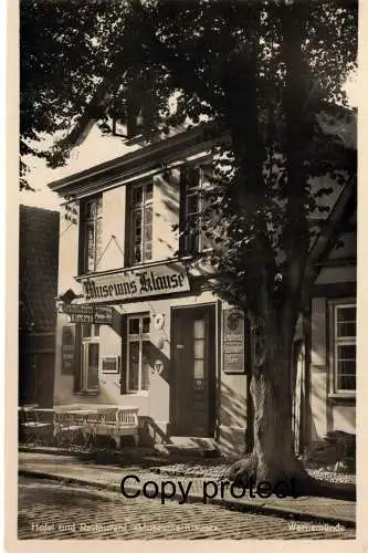 [Echtfotokarte schwarz/weiß] Hotel und Restaurant "Museums-Klause" 1934 Warnemünde
Besitzer Herrmann Junge. Nahe dem Bahnhof Alexandrinenstraße 30. 