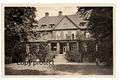 [Echtfotokarte schwarz/weiß] Gutshaus Alt Schwerin, fotografiert von Karl Eschenburg /
Post Karow/Mecklenburg. 