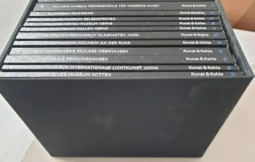 Wienand Verlag: Kunst & Kohle. 40 Kunstprojekte in 17 RuhrKunstMuseen: 17 Bände in Kassette. 