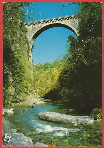 [Ansichtskarte] France - Hautes-Pyrénées ( 64 ) Luz-Saint-Sauveur : Le pont Napoléon /
Frankreich : Die Brücke. 