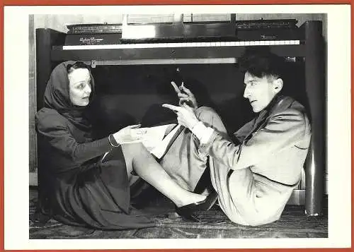 [Ansichtskarte] Die Sängerin Edith Piaf und der Schriftsteller Jean Cocteau. 