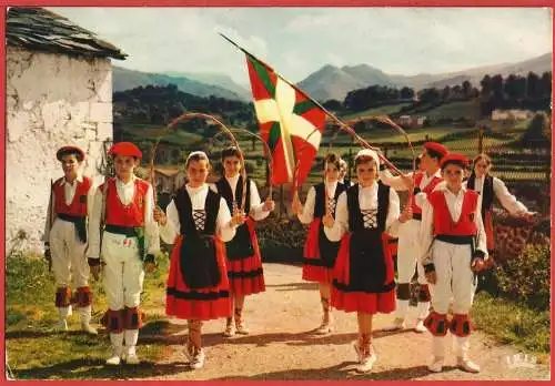 [Ansichtskarte] Frankreich ( Atlantische Pyrenäen - 64 ) Baskischer Folkloretanz : Arku Dantza /
France : Danse du folklore basque /. 