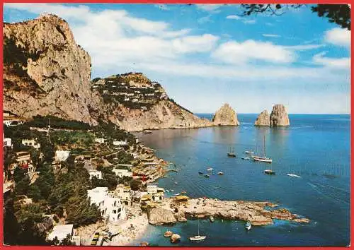 [Ansichtskarte] Italien : Capri : Der kleine Strand und Faraglioni  /
Italie : Capri : Petite Marine  /
Italy : Capri : Small Shore. 