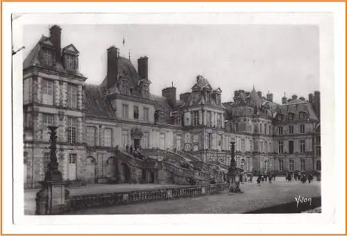 [Ansichtskarte] Seine & Marne ( 77 ) Fontainebleau : Le château, façade des Adieux / 
Frankreich : Das Schloss. 