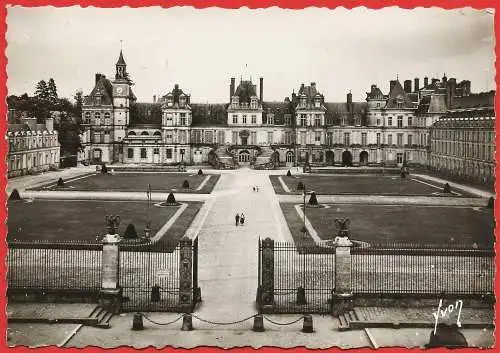 [Ansichtskarte] Seine & Marne ( 77 ) Fontainebleau : Le château et le parc / 
Frankreich : Das Schloss und der Park. 