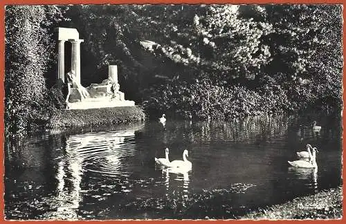 [Ansichtskarte] France - Moselle ( 57 ) Metz : Le Lac aux Cygnes - Sculpture "Vision antique"  /
Frankreich : Schwanensee - Skulptur "Antike Vision". 