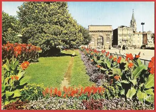 [Ansichtskarte] France - Hérault ( 34 ) Montpellier : Jardins du Peyrou et Arc de Triomphe /
Frankreich : Gärten von Peyrou und Triumphbogen. 