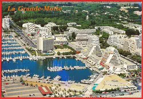[Ansichtskarte] France - Hérault ( 34 ) La Grande-Motte : Le Port de plaisance /
Frankreich : Der Yachthafen. 