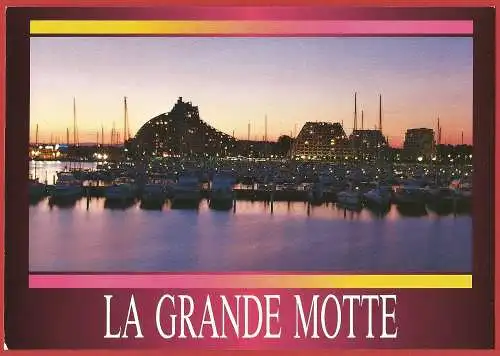 [Ansichtskarte] France - Hérault ( 34 ) La Grande-Motte : Le Port de plaisance by night /
Frankreich : Der Yachthafen. 