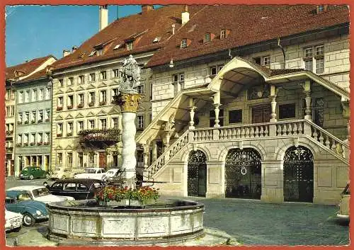 [Ansichtskarte] Schweiz - Freiburg : Das Rathaus und der Brunnen /
Suisse - Fribourg : Hôtel de ville et fontaine / Switzerland : City hall & Fountain. 