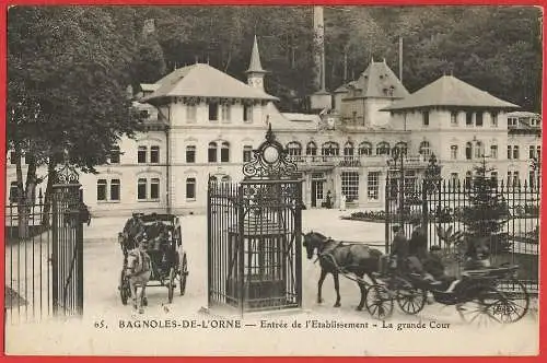 [Ansichtskarte] Frankreich - Orne ( 61 ) Bagnoles de l'Orne : Kutschen vor dem Eingang der Therme. 