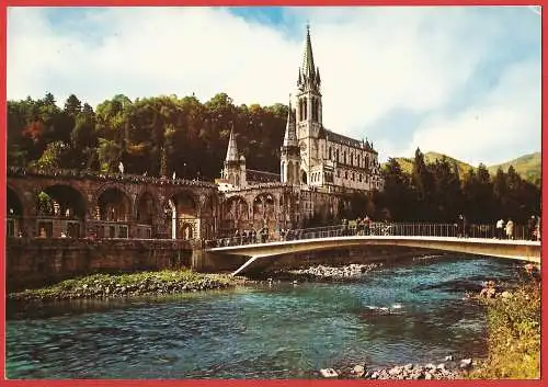 [Ansichtskarte] France - Hautes-Pyrénées ( 65 ) Lourdes :  la Basilique et le Gave. 