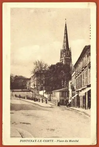 [Ansichtskarte] Frankreich - Vendée (85) Fontenay-le-Comte : Marktplatz und Kirche Unserer Lieben Frau. 