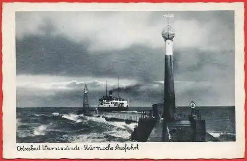 [Ansichtskarte] Deutschland - Warnemünde : Stürmische Ausfahrt und der Leuchtturm. 