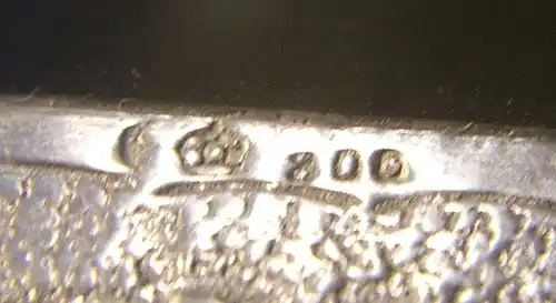 Antiker Aschenbecher mit Blumenmuster. 800er Silber 33g. Silber ist angelaufen, es wurde nix poliert oder gereinigt. Original Zustand siehe Bilder. 

Versand versichert in Deutschland für 5 Euro