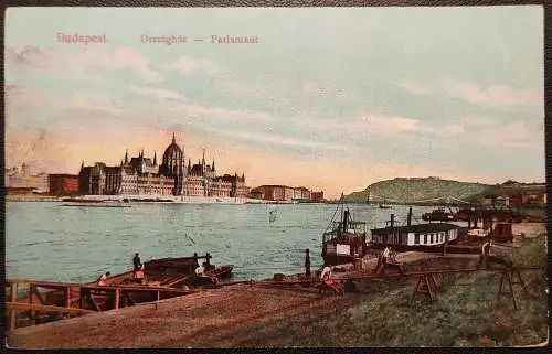 [Echtfotokarte farbig] Budapest in Ungarn, Blick über die Donau zum Parlament

Rückseite!!! : Stempel "Hilfslazarettzug Nr. 24". 