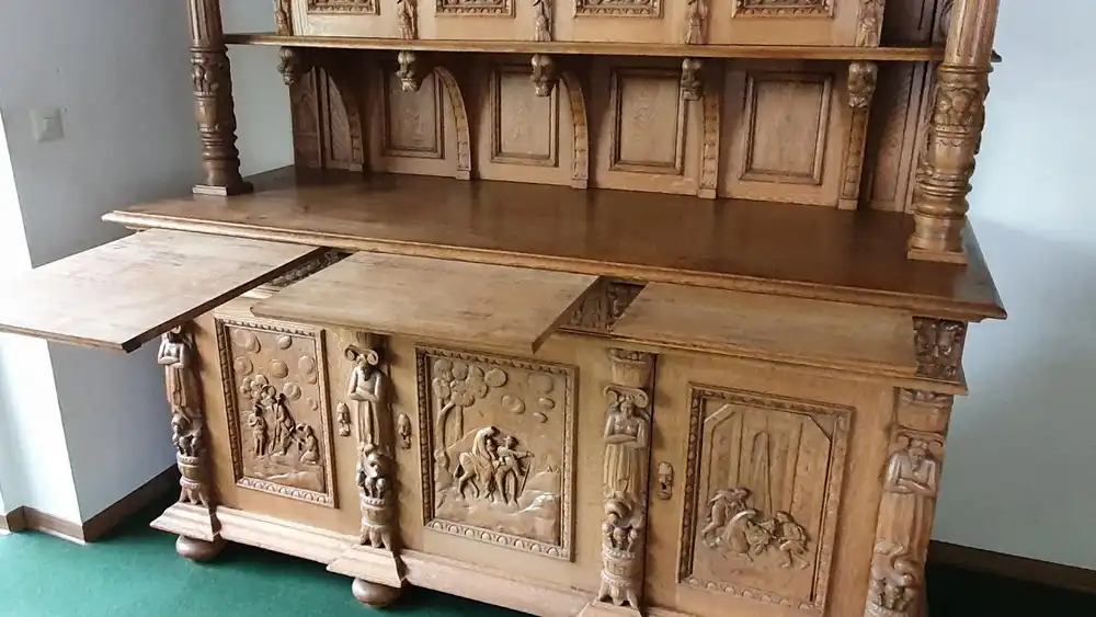 Anrichte, Säulenaufsatz-Buffet, Eiche, hell, gewachst, mit aufwendigen Schnitzereien, Historismus. 1