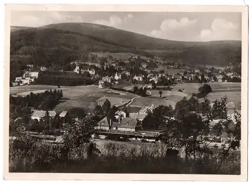 [Echtfotokarte schwarz/weiß] Auf der Rückseite: Bad Flinsberg im schlesischen Isergebirge, gelaufen mit Text und gestempelter Briefmarke auf der Rückseite - siehe Scan. 